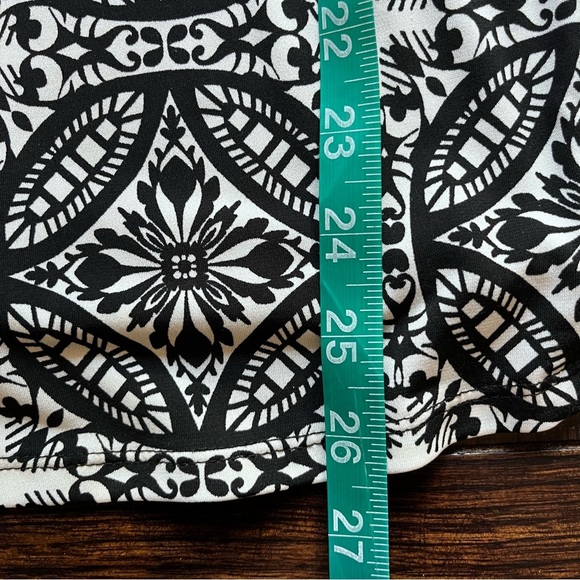 Women’s black, white, red long sleeve blouse top size large - Picture 5 of 7